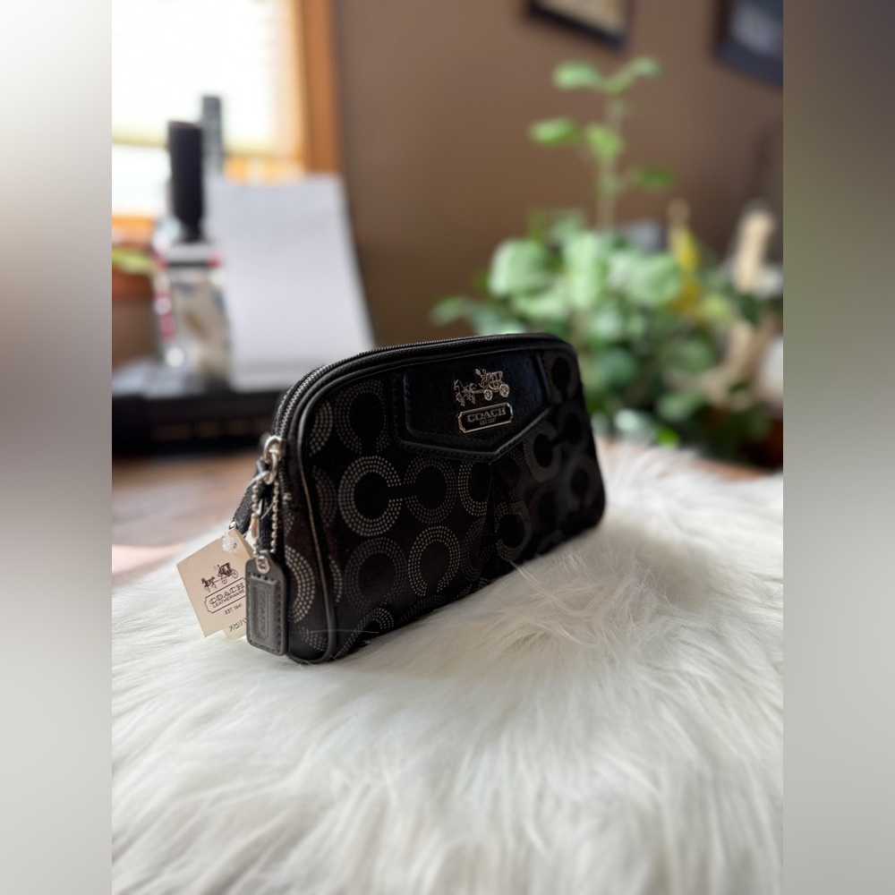 COACH Signature C Black and silver makeup case - Picture 2 of 16